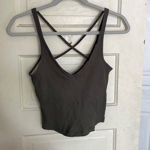 VUORI ribbed cropped tank top. Strappy back and built in bra without pads